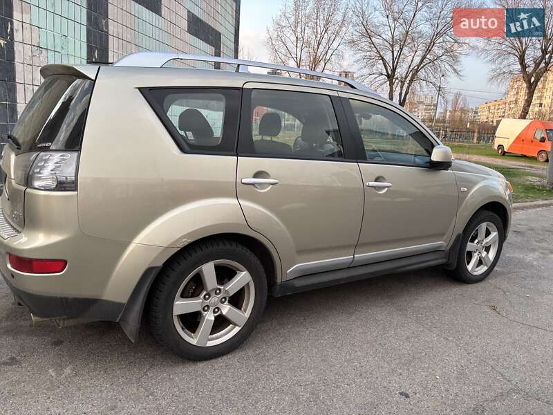 Внедорожник / Кроссовер Mitsubishi Outlander 2009 в Киеве