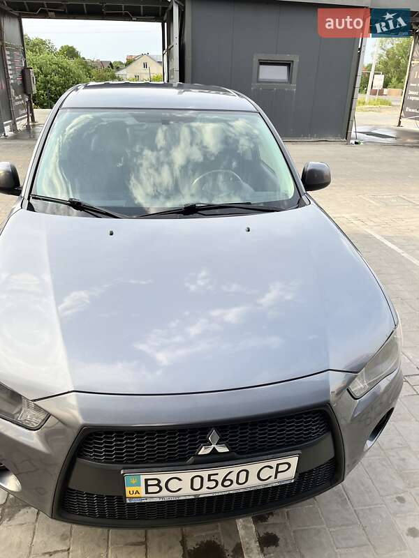 Позашляховик / Кросовер Mitsubishi Outlander 2012 в Львові