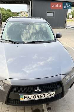Внедорожник / Кроссовер Mitsubishi Outlander 2012 в 