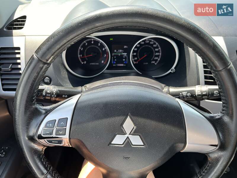 Позашляховик / Кросовер Mitsubishi Outlander 2012 в Львові