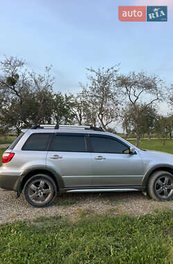 Внедорожник / Кроссовер Mitsubishi Outlander 2005 в 