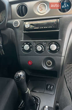 Внедорожник / Кроссовер Mitsubishi Outlander 2005 в 