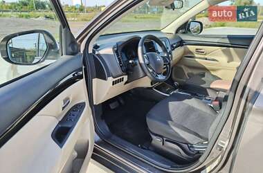 Внедорожник / Кроссовер Mitsubishi Outlander 2020 в 