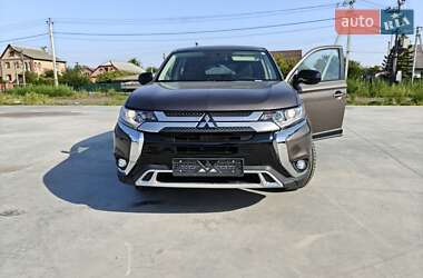 Внедорожник / Кроссовер Mitsubishi Outlander 2020 в Киеве