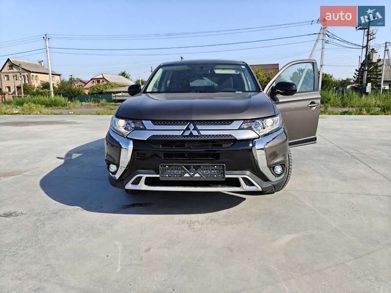 Внедорожник / Кроссовер Mitsubishi Outlander 2020 в 