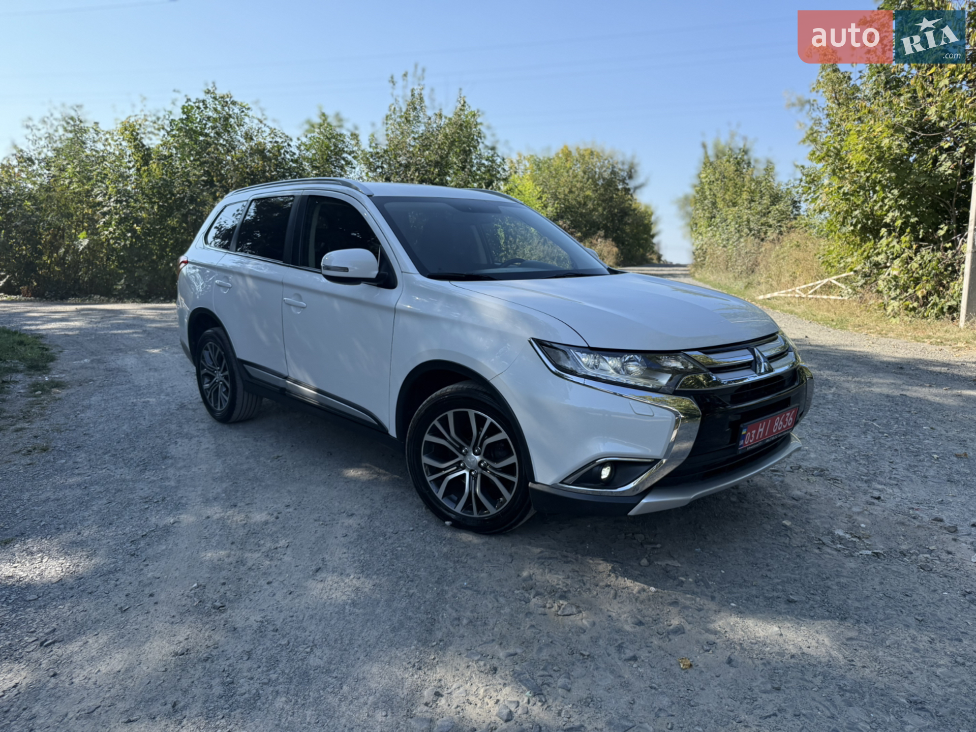 2016 Mitsubishi Outlander - фото 1