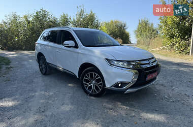 Внедорожник / Кроссовер Mitsubishi Outlander 2016 в 