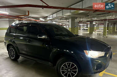 Внедорожник / Кроссовер Mitsubishi Outlander 2010 в 