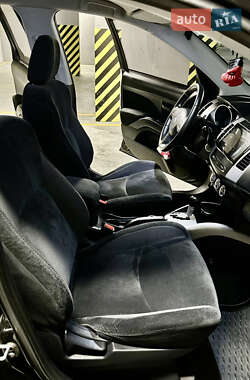 Внедорожник / Кроссовер Mitsubishi Outlander 2010 в 