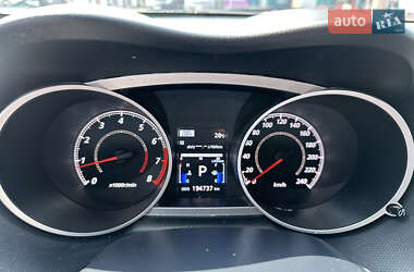 Внедорожник / Кроссовер Mitsubishi Outlander 2010 в 