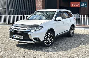 Внедорожник / Кроссовер Mitsubishi Outlander 2016 в Днепре