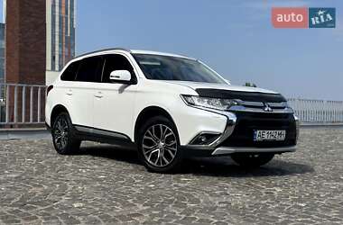 Внедорожник / Кроссовер Mitsubishi Outlander 2016 в Днепре