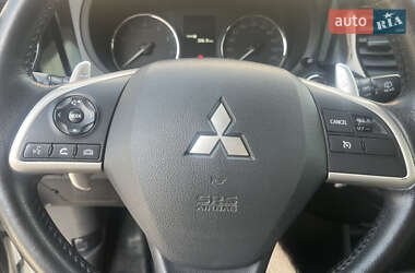 Внедорожник / Кроссовер Mitsubishi Outlander 2013 в 