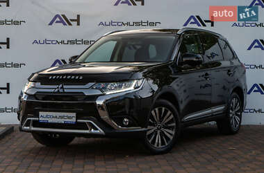 Внедорожник / Кроссовер Mitsubishi Outlander 2018 в 