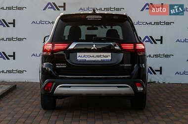 Внедорожник / Кроссовер Mitsubishi Outlander 2018 в 
