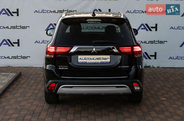 Внедорожник / Кроссовер Mitsubishi Outlander 2018 в 