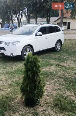 Внедорожник / Кроссовер Mitsubishi Outlander 2012 в Валках