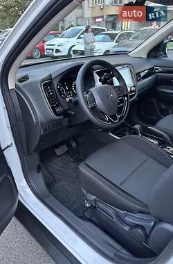 Внедорожник / Кроссовер Mitsubishi Outlander 2021 в 