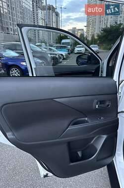 Внедорожник / Кроссовер Mitsubishi Outlander 2021 в 