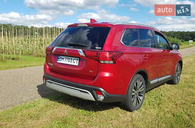 Внедорожник / Кроссовер Mitsubishi Outlander 2020 в 