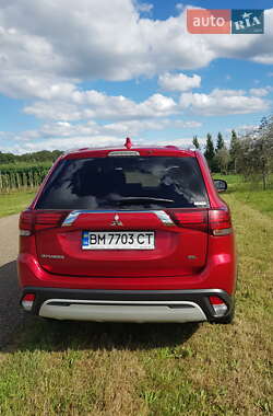 Внедорожник / Кроссовер Mitsubishi Outlander 2020 в 