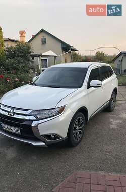 Внедорожник / Кроссовер Mitsubishi Outlander 2015 в Львове