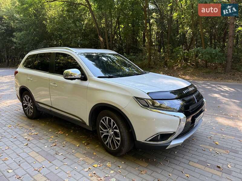 Позашляховик / Кросовер Mitsubishi Outlander 2017 в Бершаді