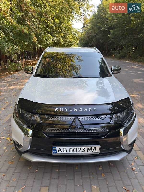Позашляховик / Кросовер Mitsubishi Outlander 2017 в Бершаді