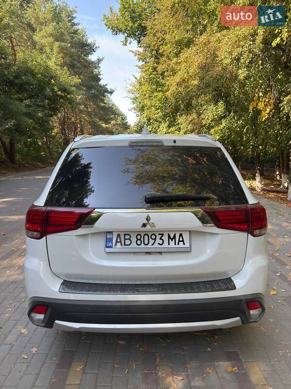 Позашляховик / Кросовер Mitsubishi Outlander 2017 в Бершаді