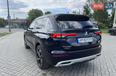 Внедорожник / Кроссовер Mitsubishi Outlander 2022 в 