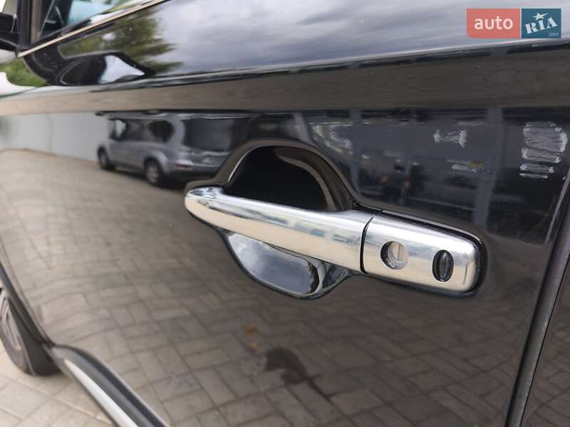 Внедорожник / Кроссовер Mitsubishi Outlander 2016 в Днепре