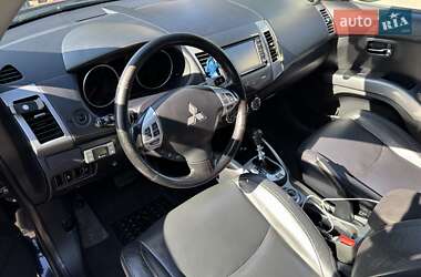Внедорожник / Кроссовер Mitsubishi Outlander 2010 в 