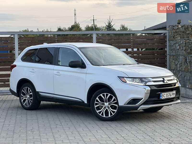 Внедорожник / Кроссовер Mitsubishi Outlander 2016 в Стрые