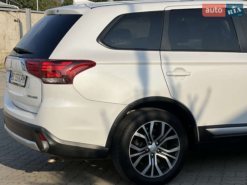 Внедорожник / Кроссовер Mitsubishi Outlander 2016 в Стрые