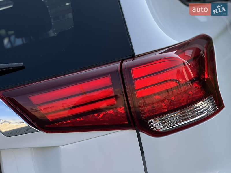 Внедорожник / Кроссовер Mitsubishi Outlander 2016 в Стрые