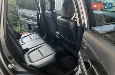 Внедорожник / Кроссовер Mitsubishi Outlander 2017 в 