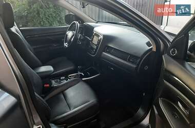 Внедорожник / Кроссовер Mitsubishi Outlander 2017 в 