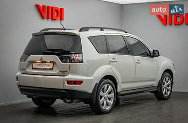Внедорожник / Кроссовер Mitsubishi Outlander 2012 в 