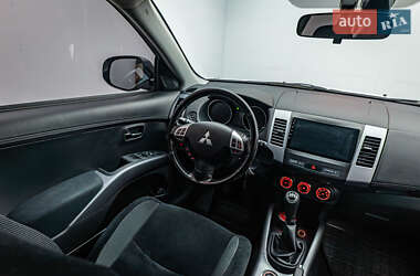Внедорожник / Кроссовер Mitsubishi Outlander 2012 в 