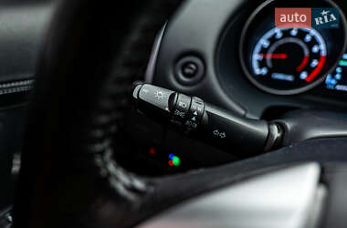 Внедорожник / Кроссовер Mitsubishi Outlander 2012 в 