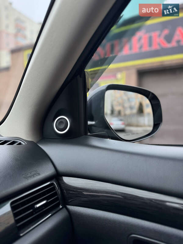 Позашляховик / Кросовер Mitsubishi Outlander 2016 в Києві