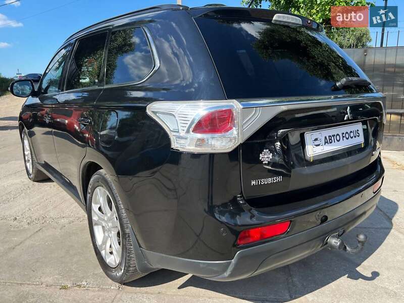 Внедорожник / Кроссовер Mitsubishi Outlander 2013 в Киеве