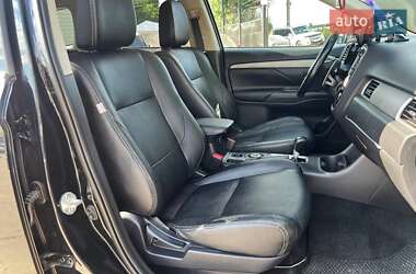 Позашляховик / Кросовер Mitsubishi Outlander 2013 в 