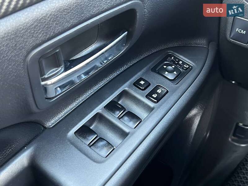 Внедорожник / Кроссовер Mitsubishi Outlander 2013 в Киеве