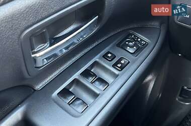 Позашляховик / Кросовер Mitsubishi Outlander 2013 в 