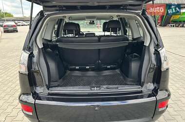 Внедорожник / Кроссовер Mitsubishi Outlander 2011 в 