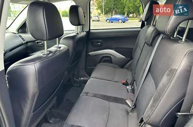 Внедорожник / Кроссовер Mitsubishi Outlander 2011 в 