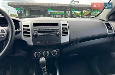 Внедорожник / Кроссовер Mitsubishi Outlander 2011 в 