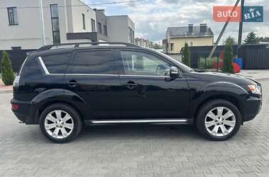 Внедорожник / Кроссовер Mitsubishi Outlander 2011 в 