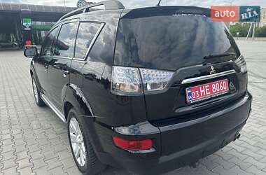 Внедорожник / Кроссовер Mitsubishi Outlander 2011 в 